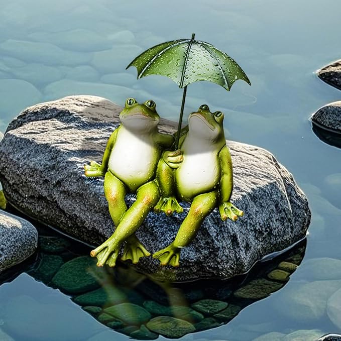 Couple Frogs Outdoor Statue - Frogs Decor Resin Happy Couple Hold an Umbrella Garden Statue Frog Garden Décor for Patio Yard Lawn Porch Gardening Décor 8.5" x 11" x 6.5"