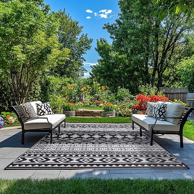 WILDROOTS 4x6 Feet Black and White Plastic Outdoor Rug, Stain Resistant Waterproof Reversible Outdoor Patio Rug, Fade Resistant Camping Rug