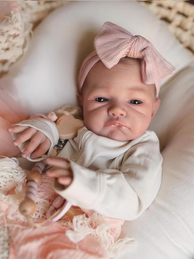 WOOROY Realistic Reborn Baby Dolls - 20 Inch Lifelike Newborn Baby Doll Girl Real Life Baby Dolls with Weighted Soft Body Gift Toy for Kids Age 3+