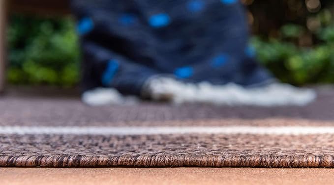 Unique Loom Outdoor Border Collection Area Rug - Soft Border (4' 1" x 6' 1" Rectangle, Brown/ Ivory)