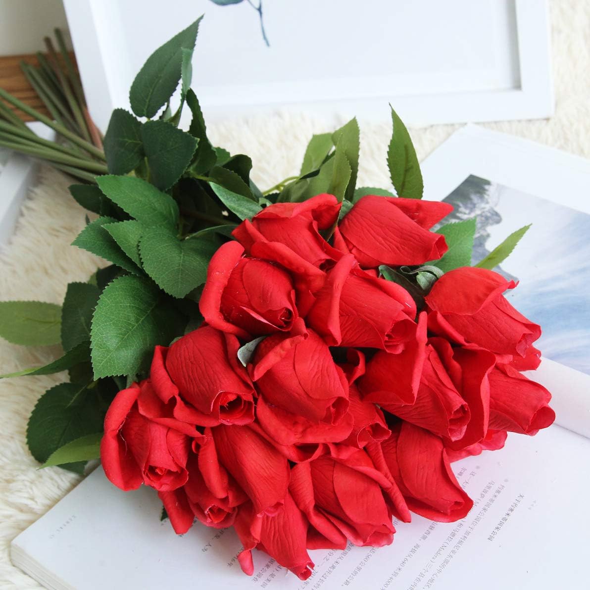 12pcs Real Look Artificial Rose Buds, 22 Inch Real Touch Silk Rosebud, Realistic Design Artificial Flower with Real Feel Petals,Silk Flower Bud for Wedding Home Décor,Red