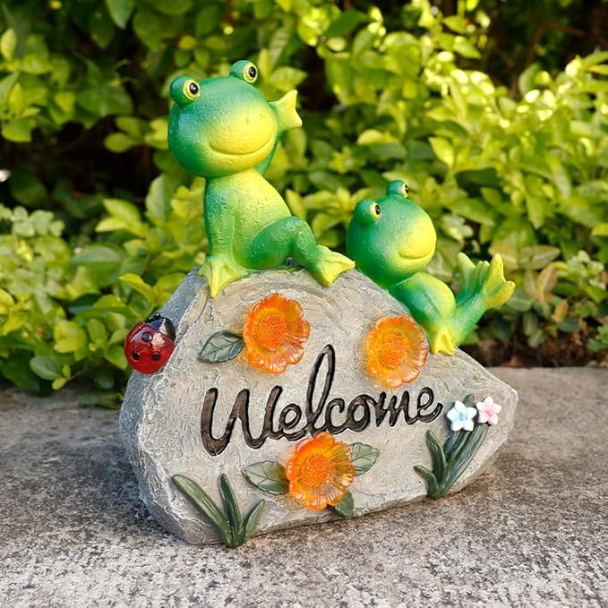 Solar Garden Outdoor Statues Solar Frog Garden Decor Lawn Decor Frog Figurine for Patio with 4 LED Light Cute Frog Face with Solar Lights Gardening Gifts for Mom, Green