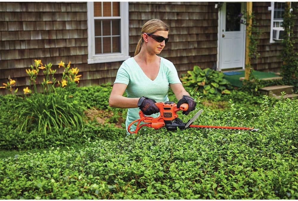 BLACK+DECKER Hedge Trimmer, Dual-Action Blade, 16-Inch (BEHTS125)