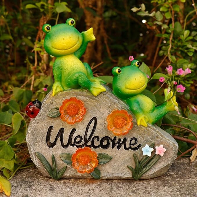 Solar Garden Outdoor Statues Solar Frog Garden Decor Lawn Decor Frog Figurine for Patio with 4 LED Light Cute Frog Face with Solar Lights Gardening Gifts for Mom, Green