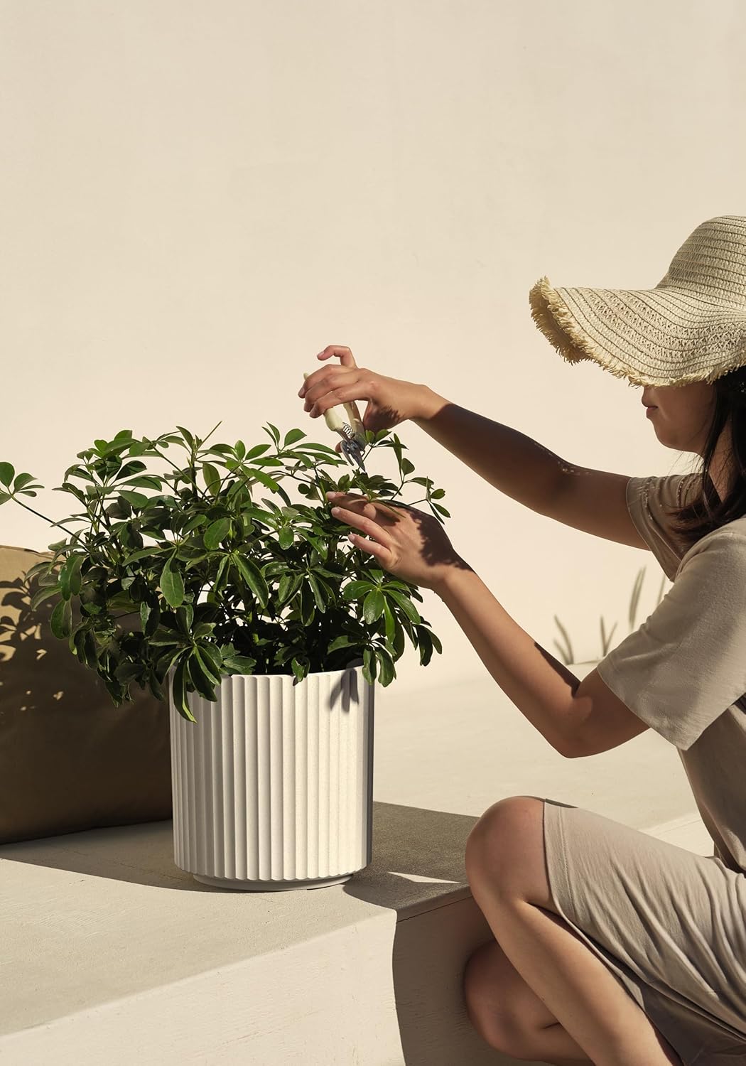 Veradek Demi Series Round Planter for Porch, Patio, Backyard | Durable Plastic-Concrete Material | Modern Décor for Tall Plants, Flowers