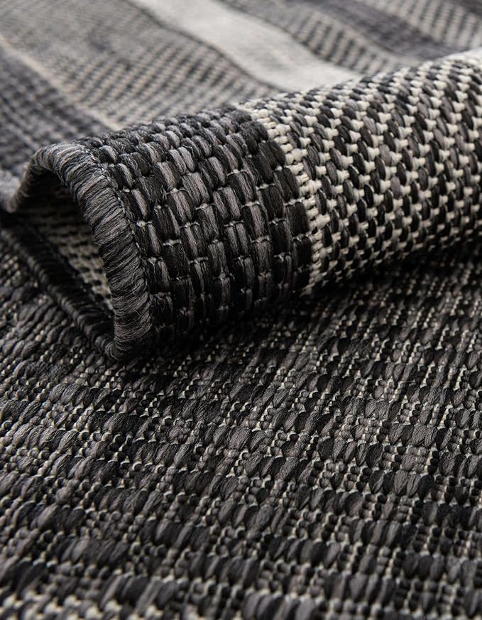 Unique Loom Outdoor Border Collection Area Rug - Soft Border (7' 10" x 10' Oval, Black/ Ivory)