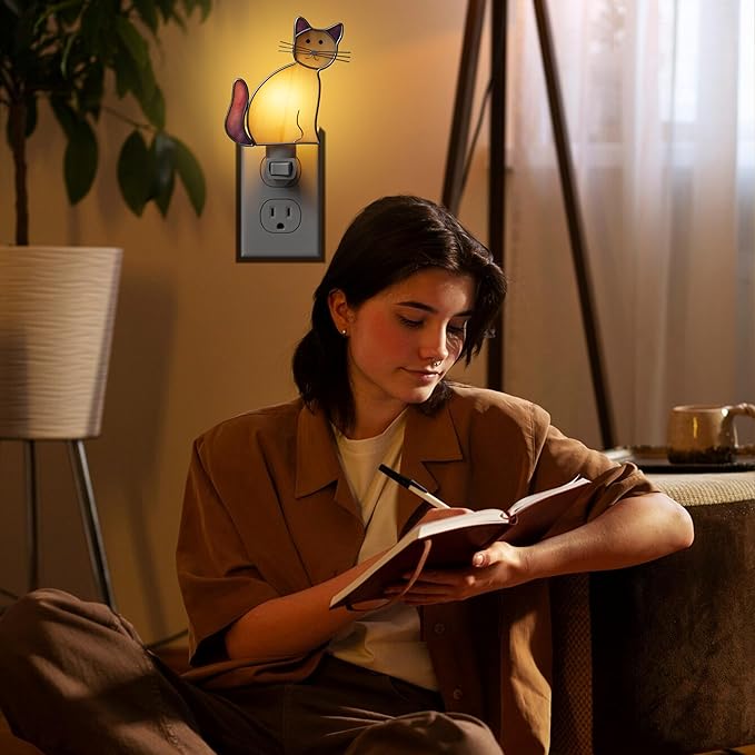 KY&BOSAM Cat Night Light Stained Glass Yellow Plug in Nightlight Decorative Wall Night Lights 7 Watt Bulb Accent Lite Night Memorial Gifts Pet Lost Sympathy Thoughtful Dogs and Cats Remembrance Decor