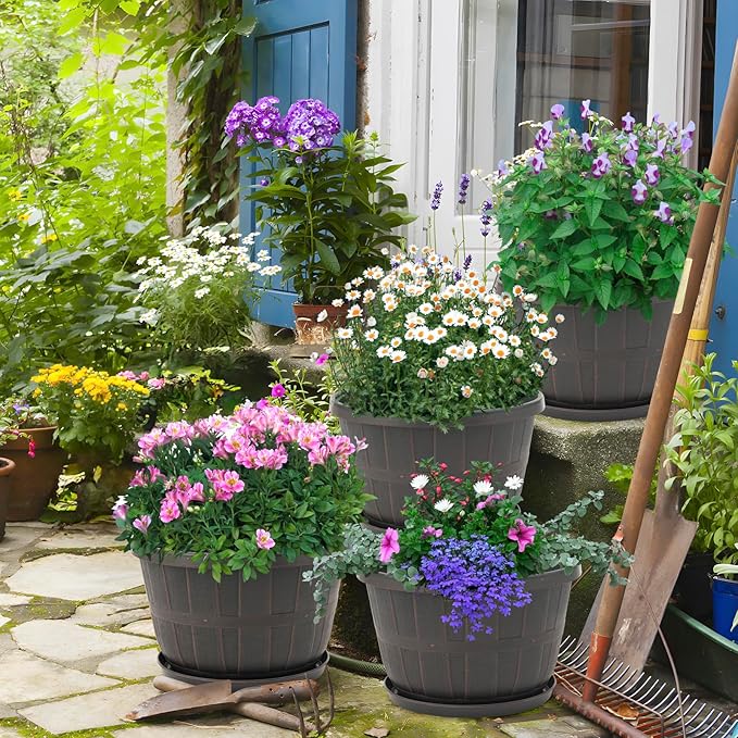 Quarut Plant Planters Pots Set of 4 Pack 16 Inch，Large Plastic Flower Pot for Indoor Plants with Drainage Holes & Trays, Whiskey Barrel Planters with Saucer for House Outdoor Garden Plant（Brown）