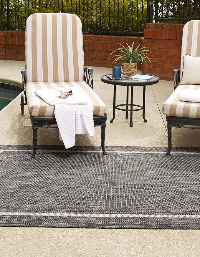 Unique Loom Outdoor Border Collection Area Rug - Soft Border (5' 3" x 7' 1" Rectangle Black/Ivory)
